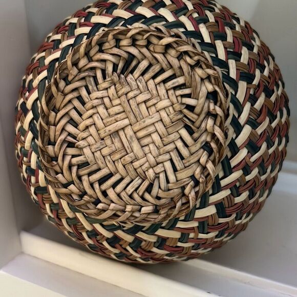 Vintage Hand Crated Needle Basket - Picture 3 of 7